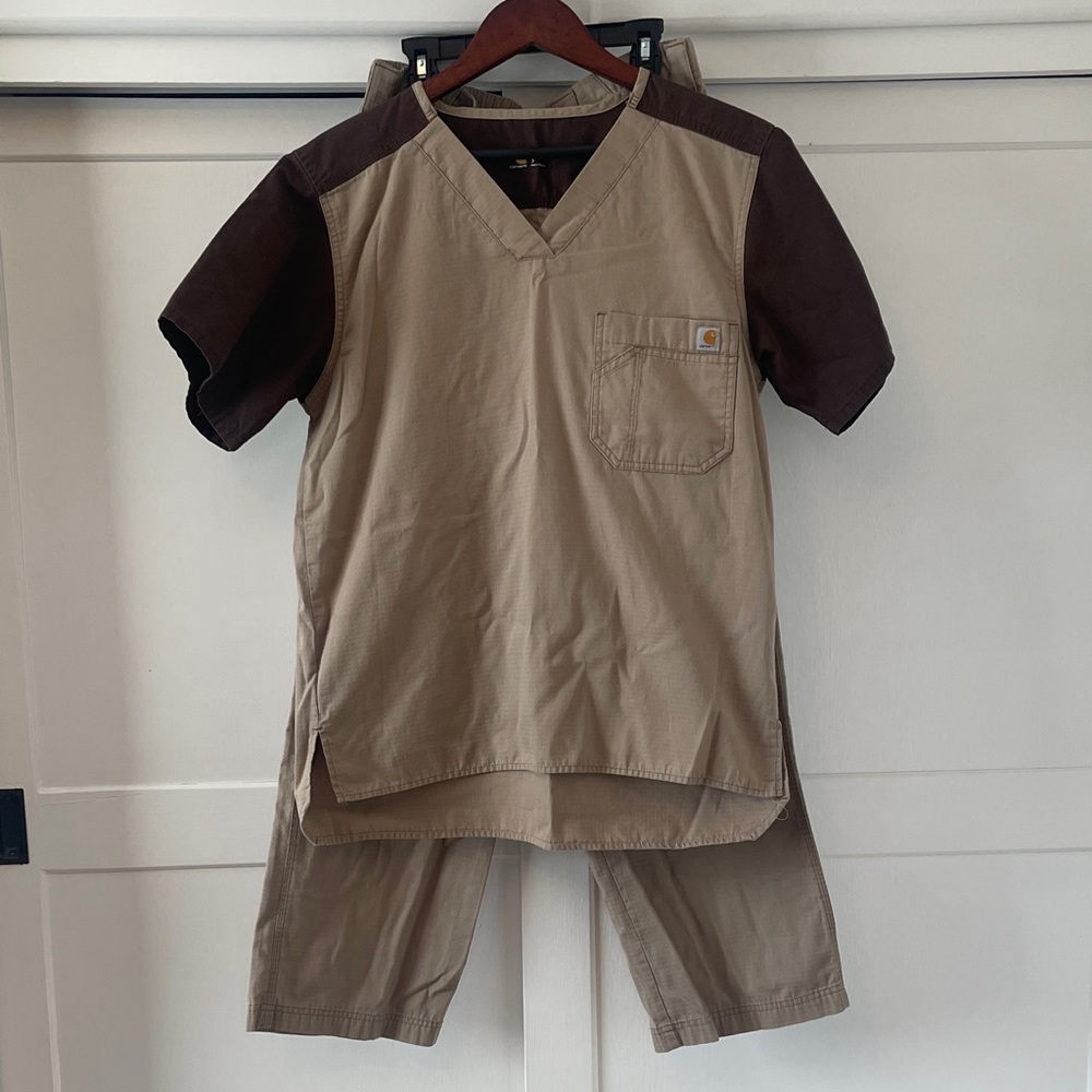 Carhartt Men’s Scrub Set- Size Small Tan and Brown Shirt